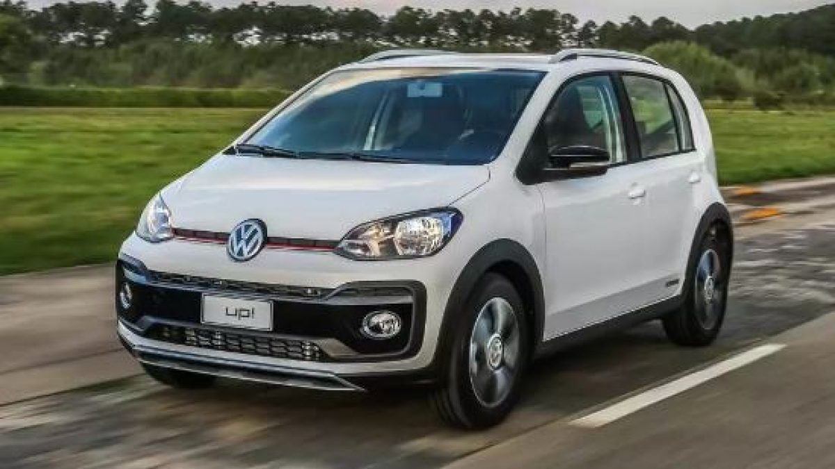 Esta es la historia doble de un coche que fracasó en ventas en su misión original, pero que, en una de sus versiones, se convirtió en uno de los cohetes de bolsillo más deseados del país. Desde el lanzamiento hasta su consagración en el mercado de usados.