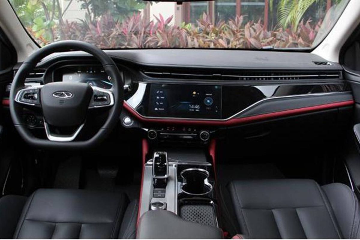 Este sedan chinês tem teto solar e câmera 360°, custa menos de R$ 100 mil e é mais equipado que um Corolla