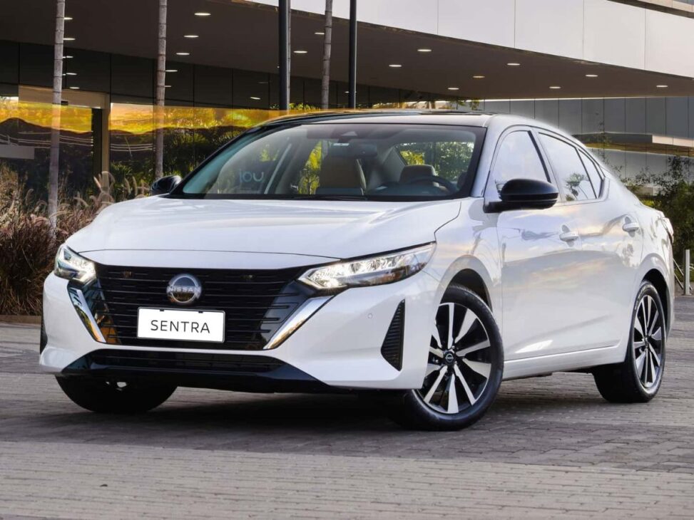 Este sedán japonés tiene bancos gravedad cero, pero el modelo 2025 mantiene el motor 2.0 aspirado y transmisión CVT, con fama de auto de tío