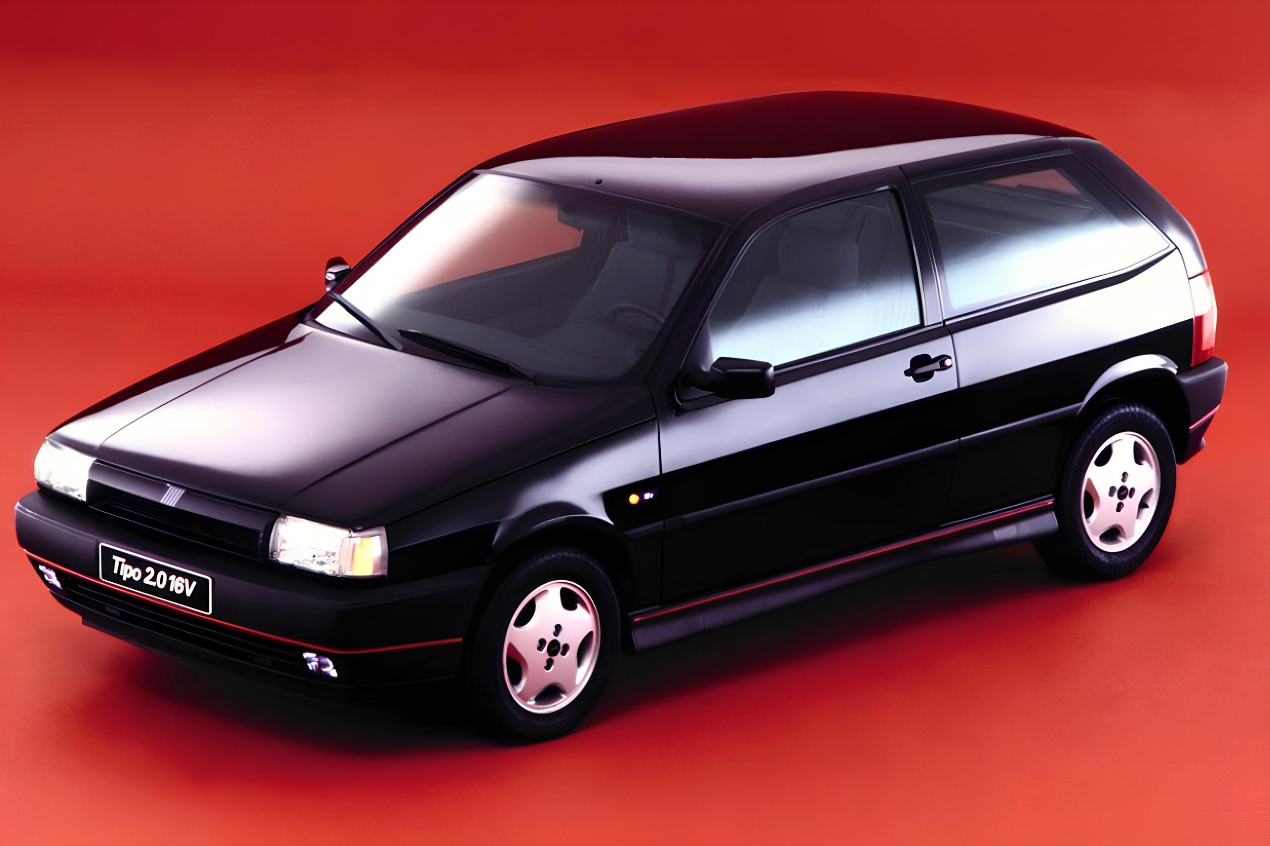 Saiu das ruas há décadas e hoje é lembrado como o hatch 2.0 italiano que fazia o Golf GTI suar com seu desempenho histórico e motor 16V inédito na época