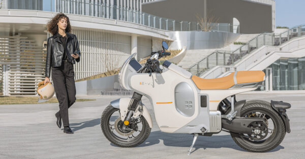 Honda apresenta sua primeira moto elétrica E-VO  com até 120 km de autonomia — e a frustração: lançamento exclusivo apenas na China