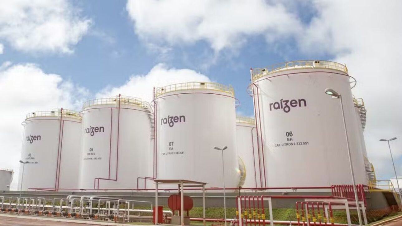 Raízen negocia venta de cuatro usinas para reducir deuda de R$ 34 bilhões, buscando fortalecer joint venture y superar desafios no setor sucroenergético.