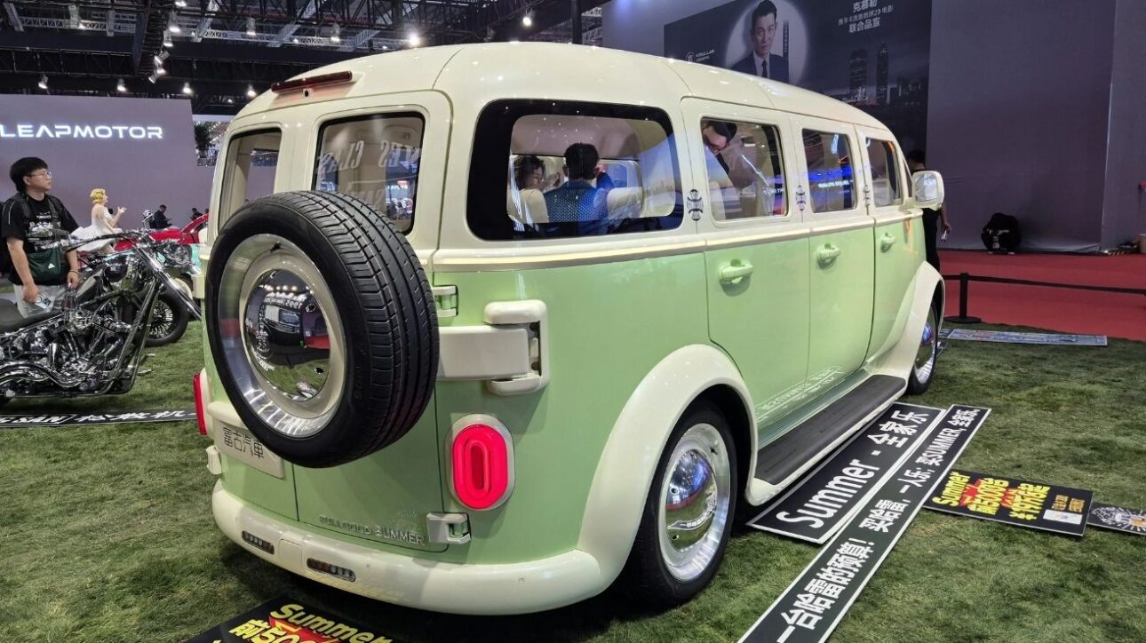 Minivan híbrida Songsan Summer rescata el clásico visual de la Kombi con hasta 1.200 km de autonomía y tecnología moderna para el futuro de la movilidad.
