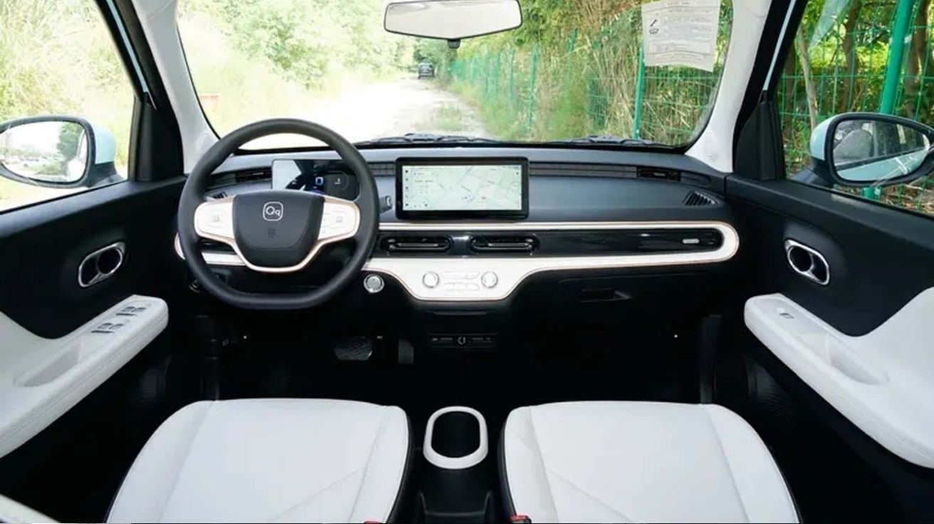 Elétrico chinês de R$ 42 mil promete até 405 km de autonomia e recursos modernos, acirrando a disputa com Kwid E-Tech e Dolphin Mini.