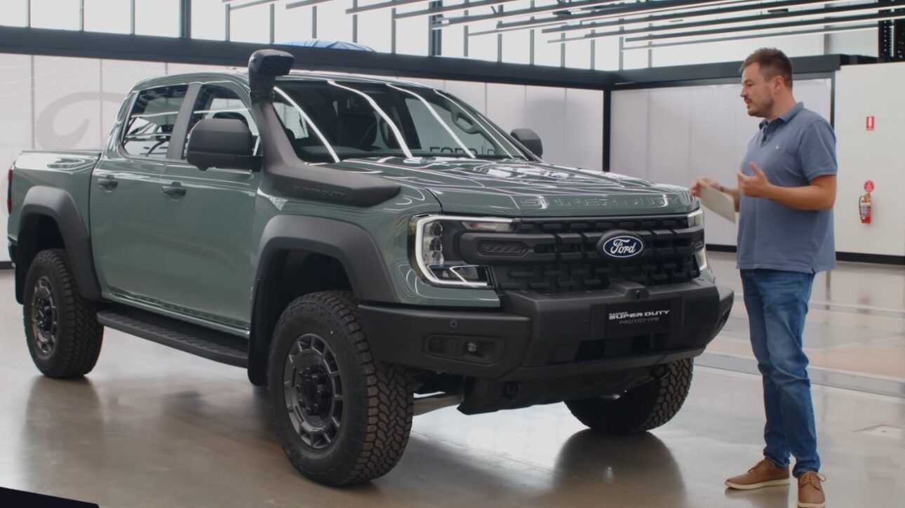 Nueva Ford Ranger Super Duty es tan extrema que solo un robot logró probarla. Pickup llega con 4.500 kg de remolque y robustez inédita.