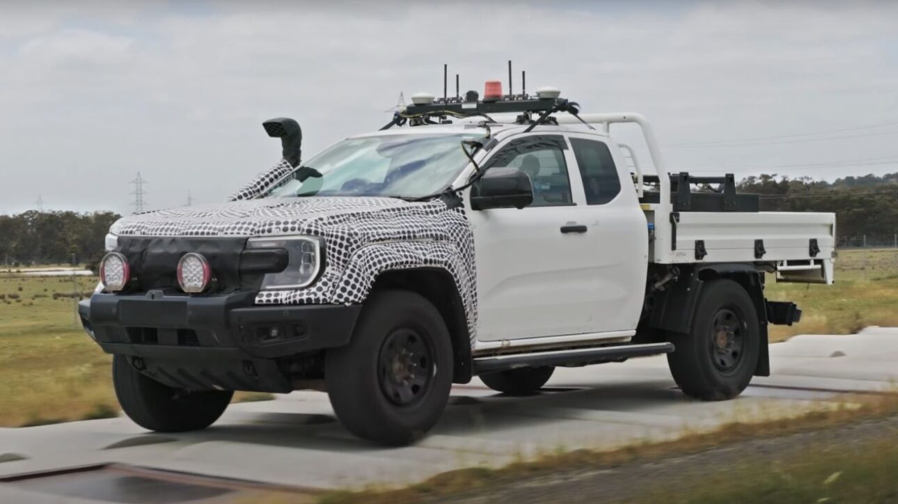 Nueva Ford Ranger Super Duty es tan extrema que solo un robot logró probarla. Pickup llega con 4.500 kg de remolque y robustez inédita.