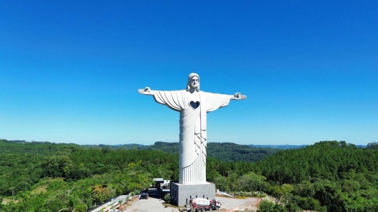 La estatua más alta de Brasil está en una ciudad gaúcha y tiene un mirador escondido en el pecho que atrae multitudes y mueve la economía local.