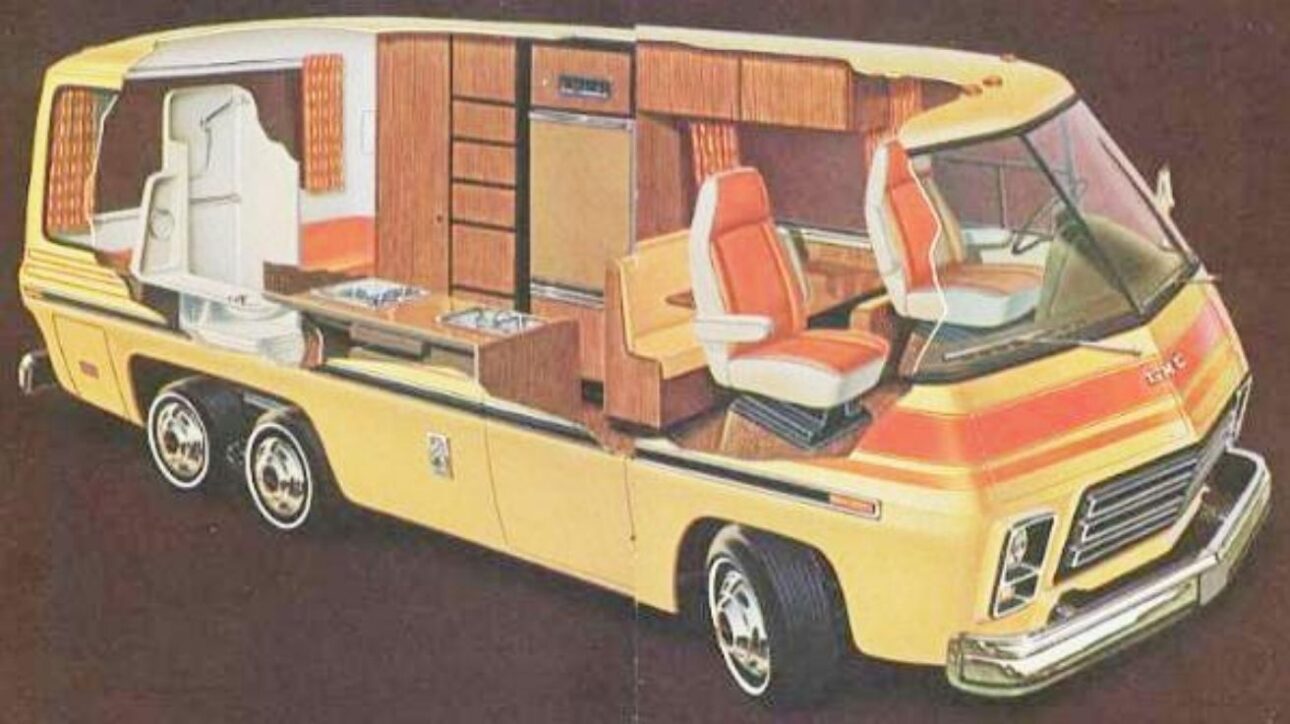 Motorhome de GM de los años 70 aún rueda con motor V8 original y encanta a los fanáticos con comodidad, historia y un aspecto futurista.