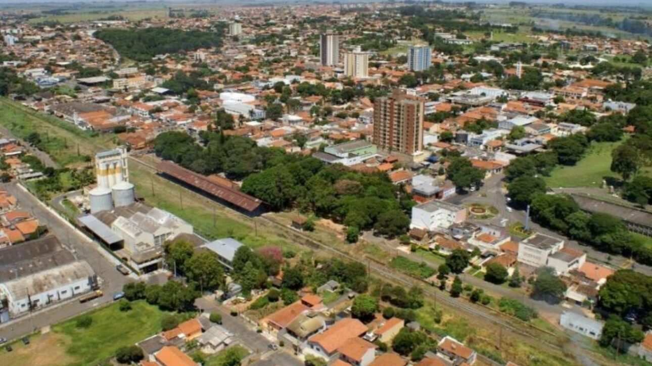 La Ciudad del Interior de SP Tiene 15 Árboles por Habitante y se Convierte en Ejemplo Nacional de Calidad del Aire, Naturaleza Urbana y Educación Ambiental.