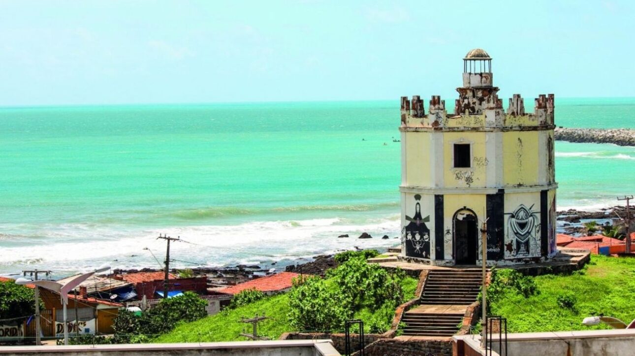 Faro aislado en la costa de Ceará. (Imagen: divulgación)