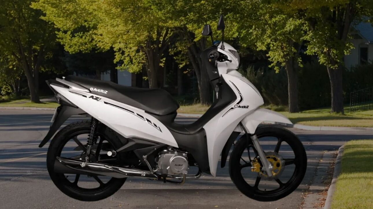 Moto de 49cc que consome 60 km/L, tiene panel digital y puede ser pilotada sin CNH. Cuesta menos que un iPhone de gama alta. Compruébalo.