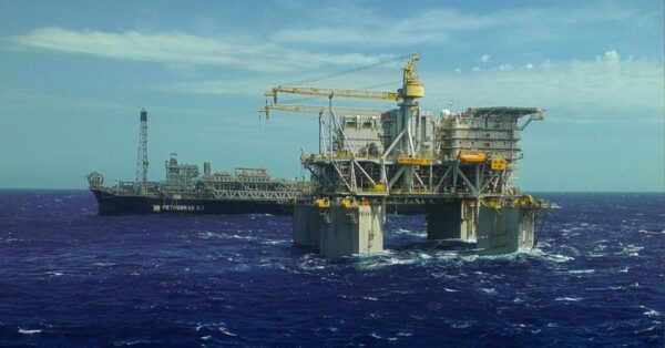 Papa-Terra, vendido por US$ 105 milhões pela Petrobras, virou desafio técnico e jurídico da Brava Energia na Bacia de Campos. Saiba mais.