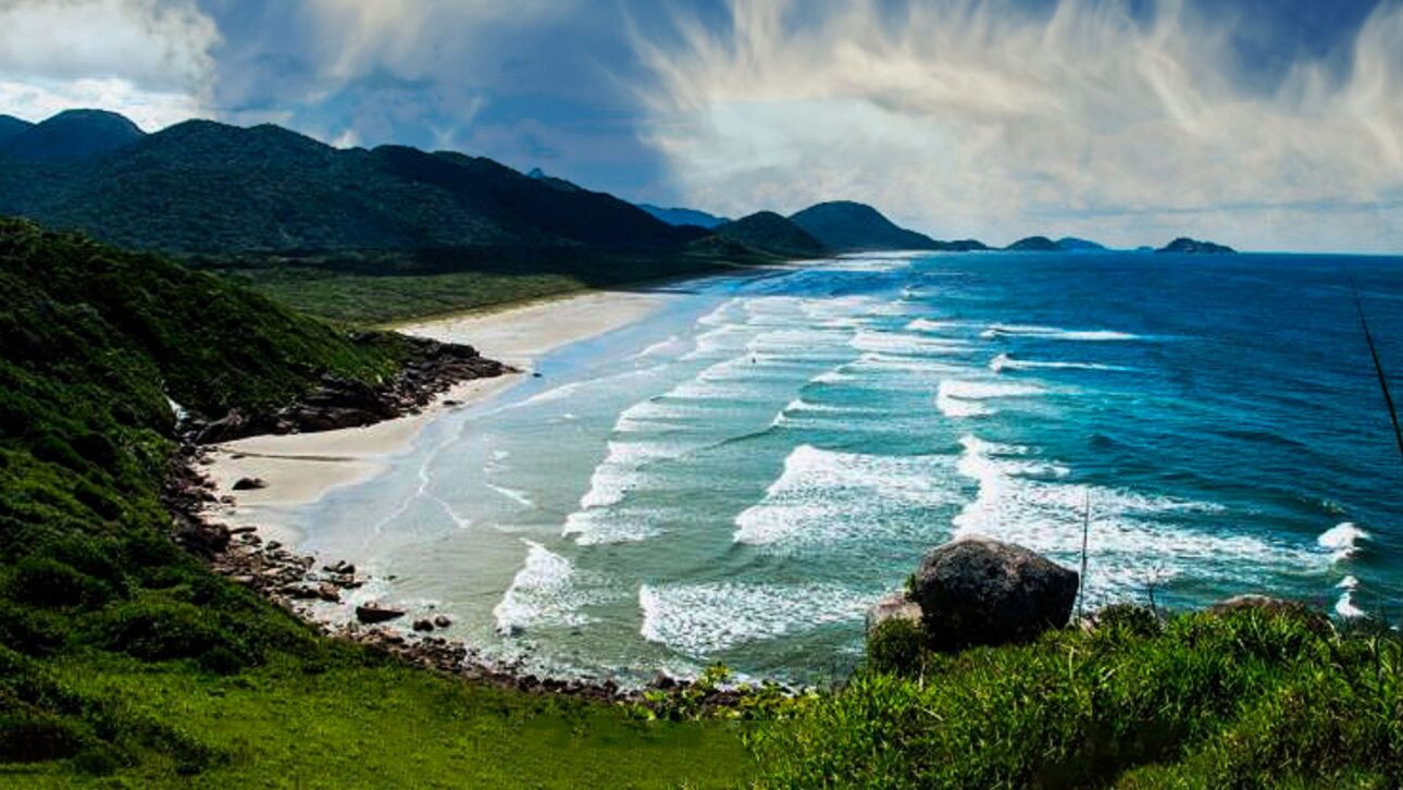 Isla Del Cardoso, En La Costa De SP, Ofrece Senderos, Playas Preservadas Y Exclusividad, Siendo Refugio De Turismo Sostenible Y Naturaleza Protegida. (Imagen: Divulgación/ Prefeitura Municipal Da Estância De Cananéia)