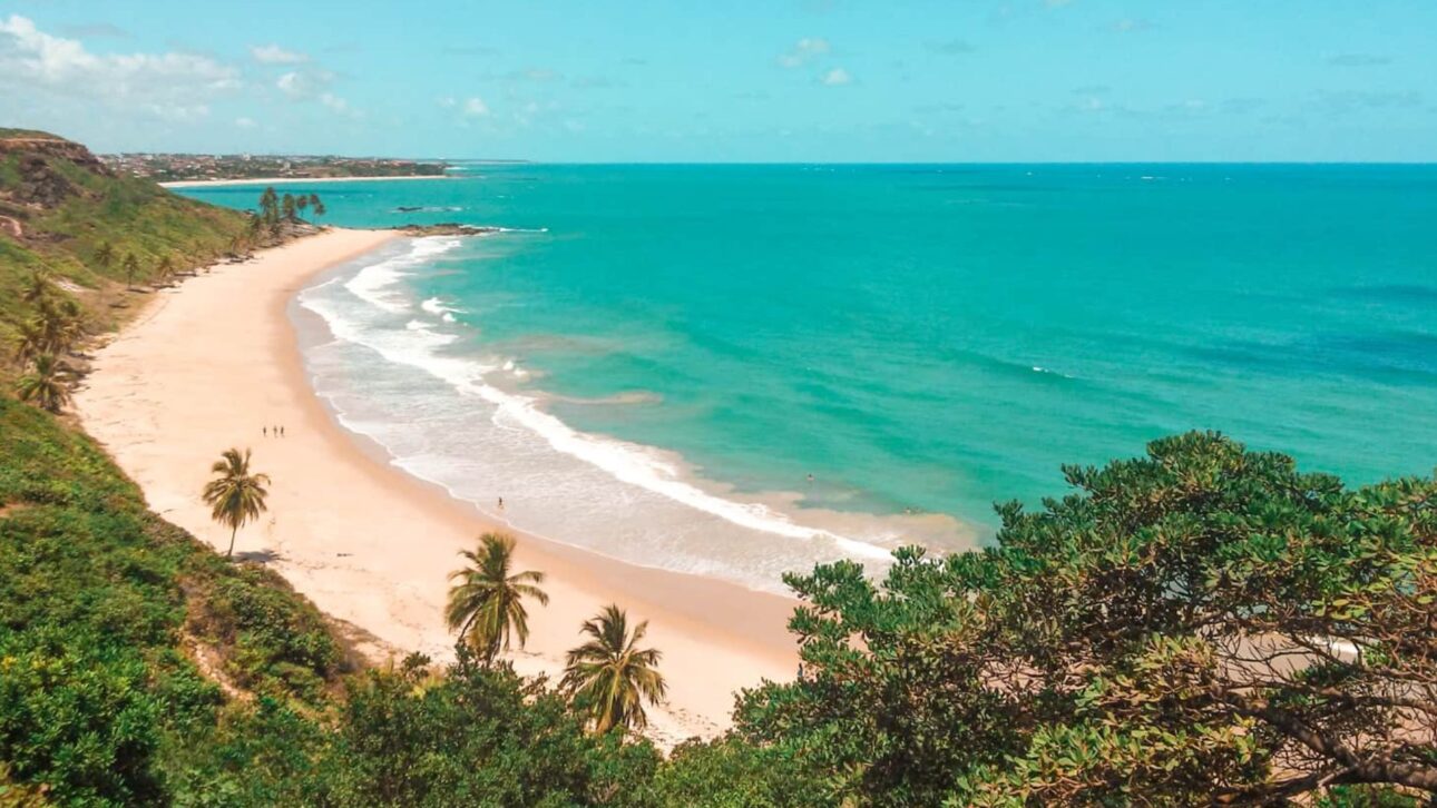 Descubra por qué la Paraíba se convirtió en el nuevo destino de jubilados y nómadas digitales en Brasil, con playas, clima y bajo costo de vida.