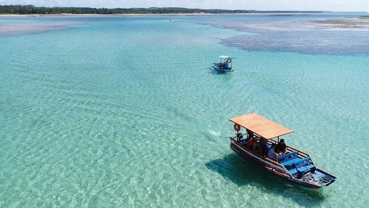 Descubre Tatuamunha, la playa escondida de Alagoas: dunas tranquilas, posadas sostenibles y paseos para ver manatíes. Lee ahora.