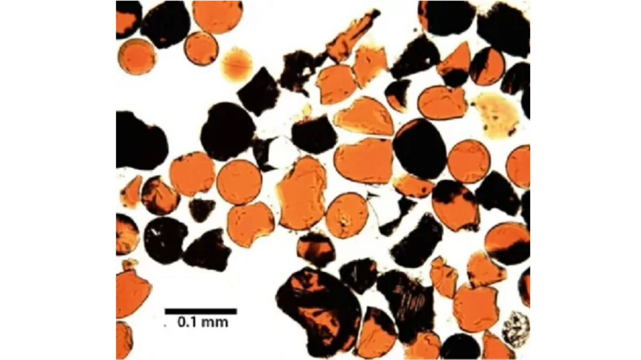Cuentas De Vidrio Lunares En Imagen De Microscopio Hecha Por Científicos De La Carnegie Institution Of Washington Y Publicada En La Revista Science En 2011. (Imagen: Reproducción/Science)