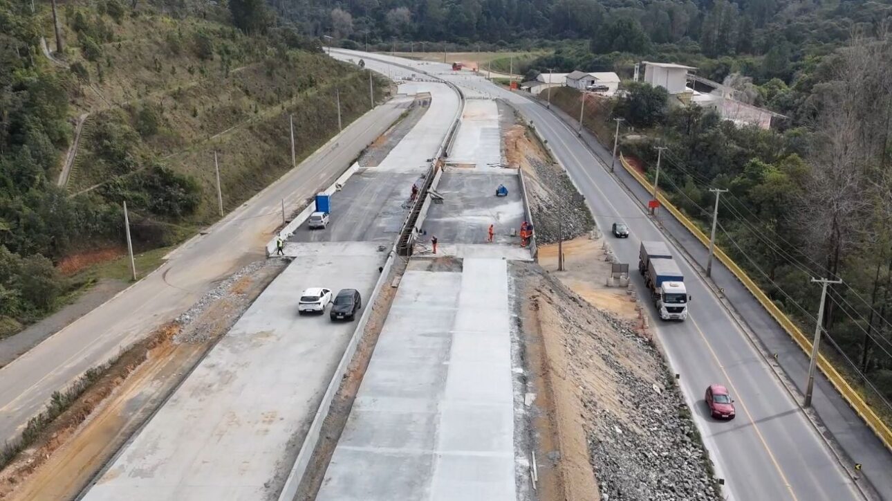 El concreto desafía al asfalto en las carreteras brasileñas con una vida útil de hasta 30 años y costos más bajos en el ciclo de vida. Descubre qué cambia. Rodovia dos Minérios. Foto: DER-PR