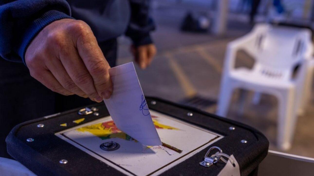 Metalúrgico de GM vota en plebiscito - Foto: Roosevelt Cássio