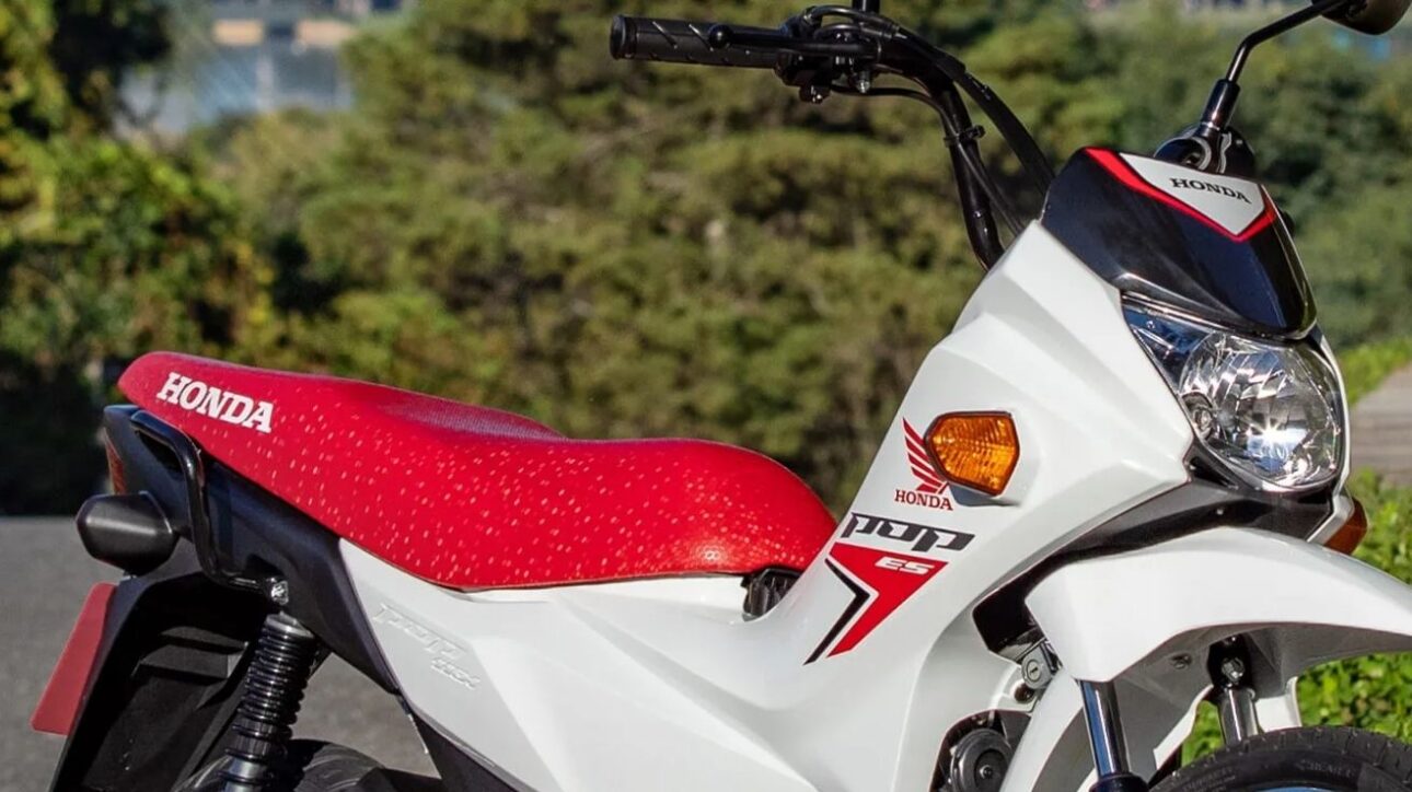 Honda Pop 110i ES 2025 sorprende con motor renovado, consumo de hasta 49 km/l y precio accesible, pudiendo desafiar a la líder CG 160 en Brasil.