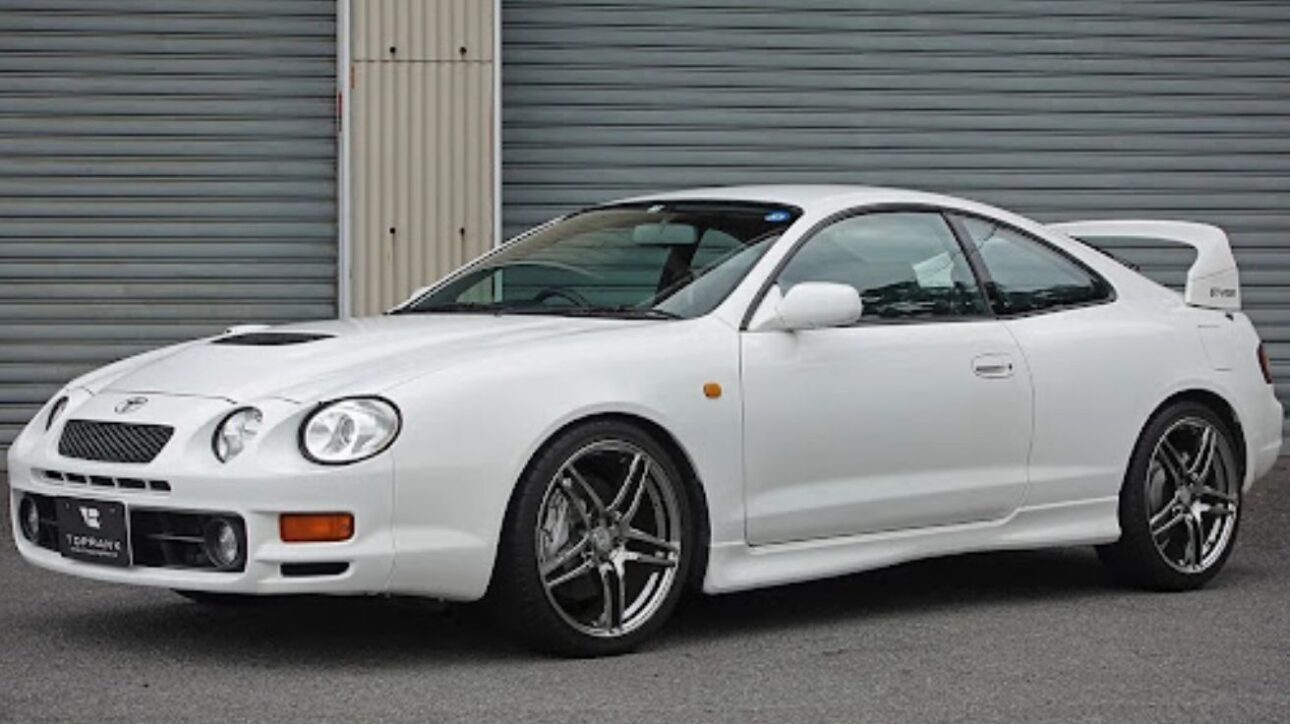 Toyota reviverá o lendário Celica com motor a gasolina de 300 cv até 2027, misturando tradição e potência em pleno avanço elétrico.