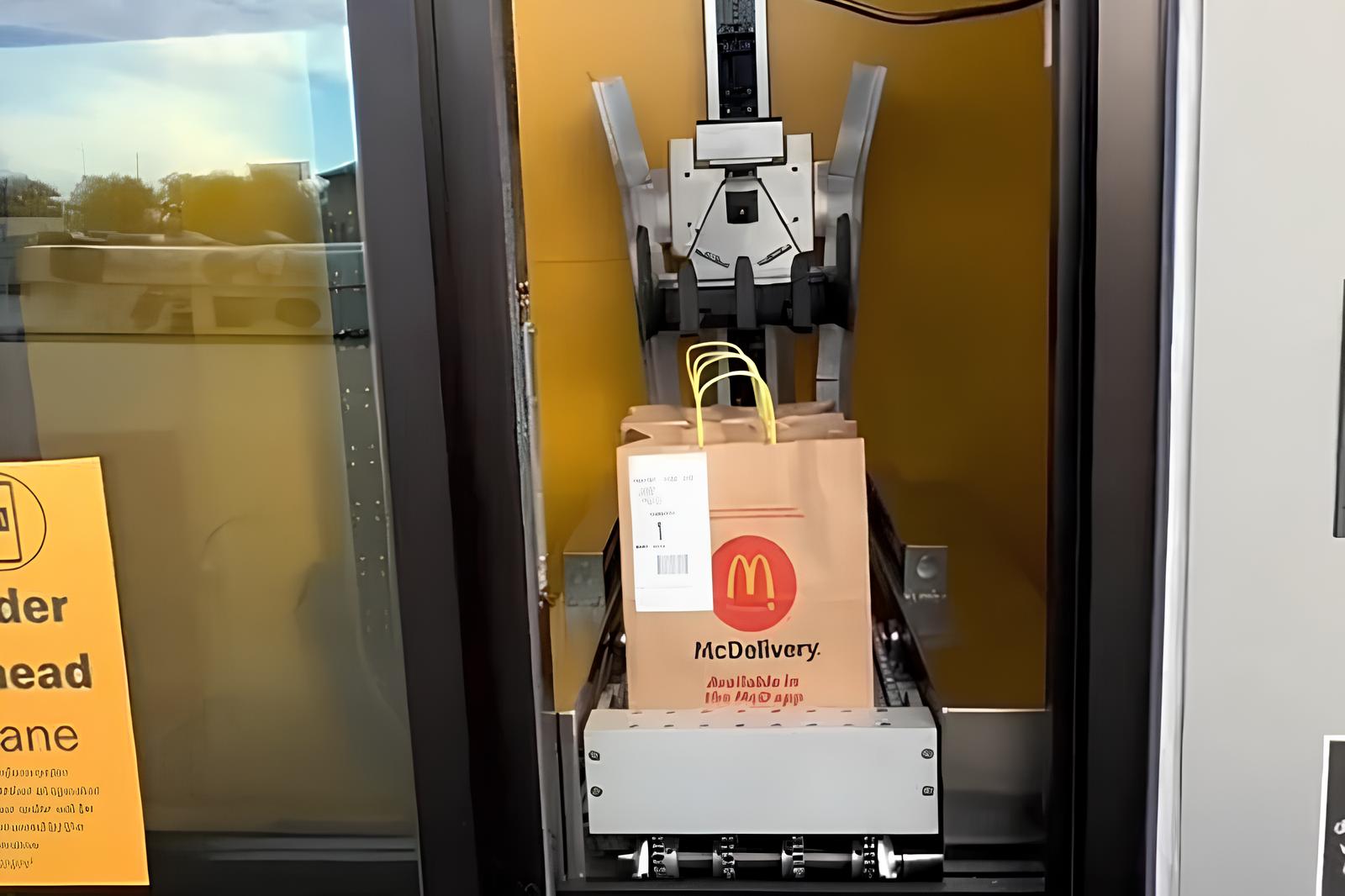 Fim da era do trabalho braçal? McDonald's inaugurou em 2022 seu primeiro restaurante operado só por robôs, e em 2025 o debate sobre o fim da mão de obra tradicional ganha força entre internautas