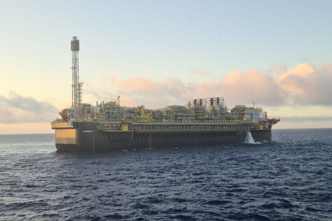 El FPSO P-67, en el Campo de Tupi, cuyo primer cargamento de 1 millón de barriles fue todo para el mercado chino