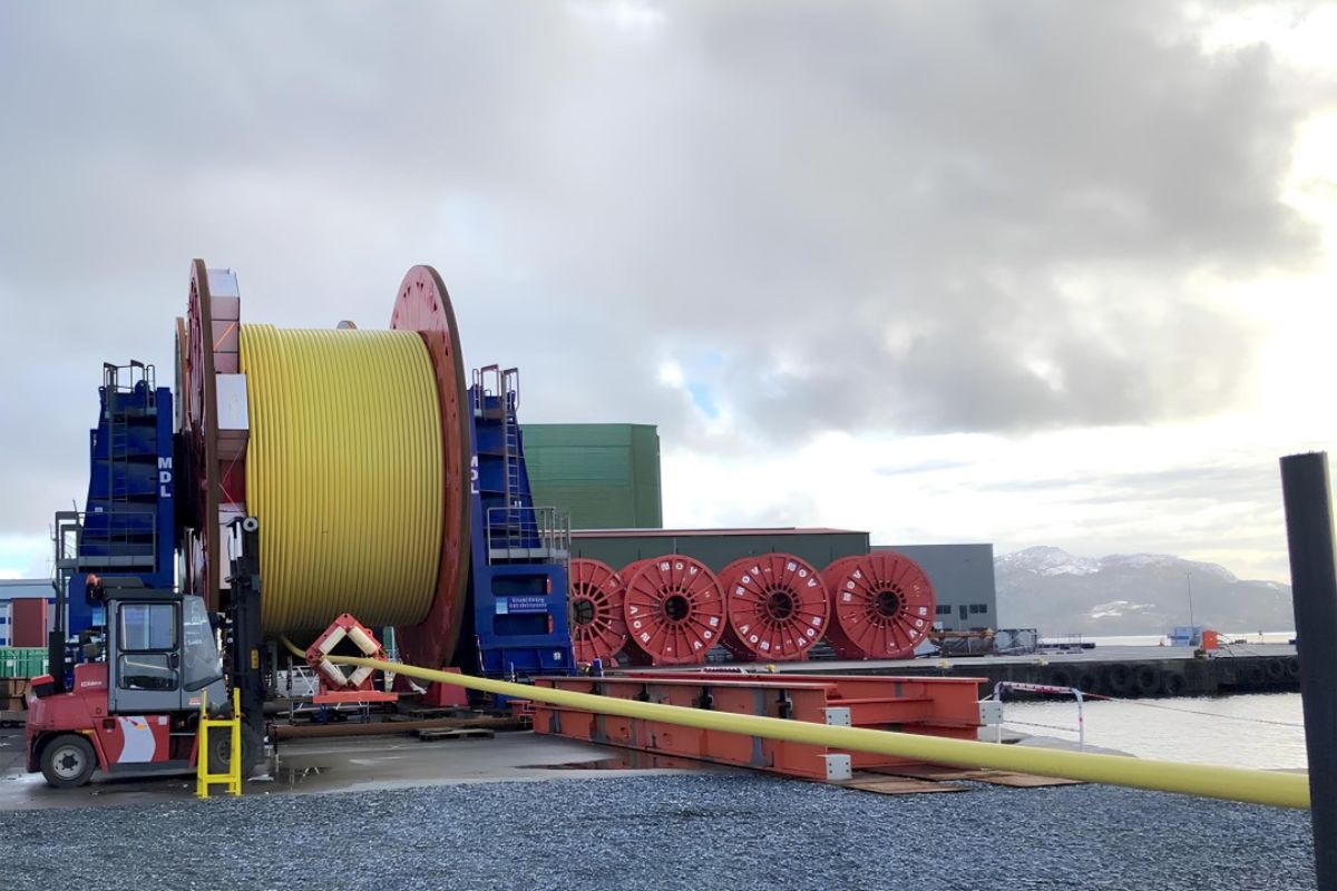 O "canudo flexível" de US$ 100.000 por metro: a tecnologia do duto que conecta o poço à plataforma