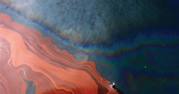 A "lama" sintética que custa milhões: o segredo do fluido de perfuração que evita desastres