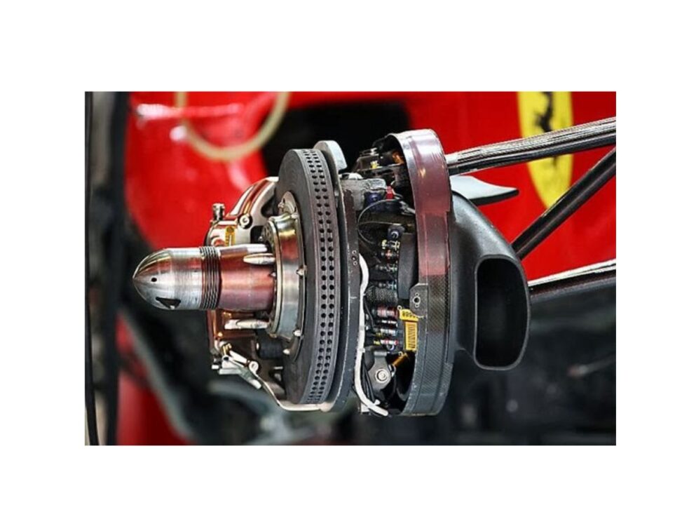 El freno de un coche de Fórmula 1, que alcanza 1.200°C en 1 segundo, una temperatura más caliente que la lava de un volcán