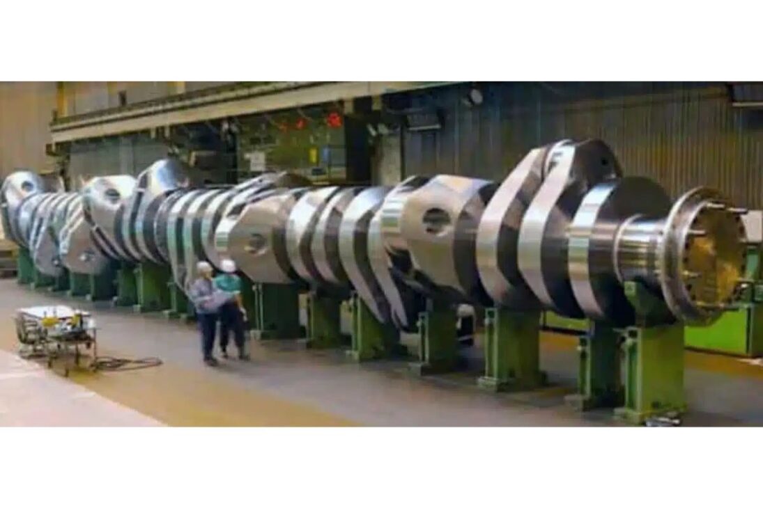 En el mundo de la ingeniería mecánica, pocas creaciones son tan impresionantes como el motor de barco Wärtsilä RT-flex96C. Este gigante de dos mil toneladas es capaz de generar la potencia de aproximadamente 1.100 automóviles populares juntos. Sus componentes son tan masivos que un único pistón pesa 5,5 toneladas, más que muchos automóviles enteros.