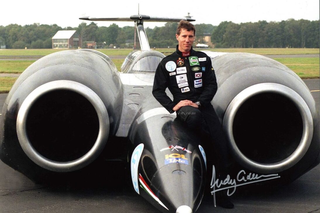 El motor del coche que rompió la barrera del sonido, con dos turboreactores de caza y 110.000 caballos, que quemaba 18 litros de queroseno por segundo