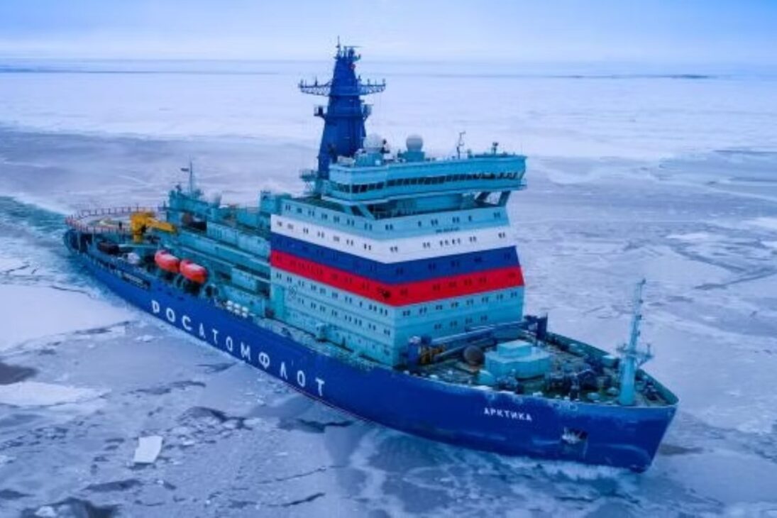 El motor Del Mayor Quebra-Gelo Nuclear Del Mundo, Que Usa Dos Reactores Atómicos Para Generar Vapor Y Mover La Hélice Que Tritura Hielo De 3 Metros De Grosor