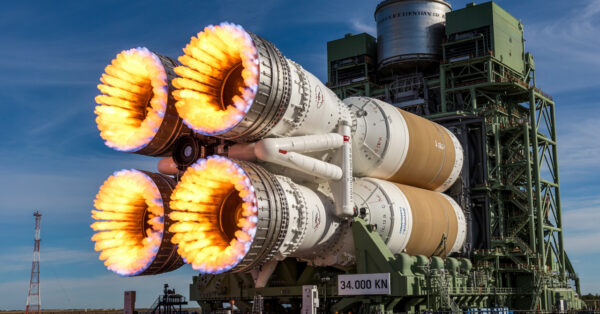 O motor mais potente já construído pelo ser humano: 34.000 kN de empuxo e queima mais de 3 milhões de litros de combustível em apenas 2 minutos