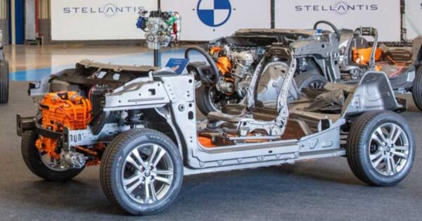 Stellantis e o novo motor a etanol puro brasileiro: rumo a 30 km/l e força turbo! Veja como essa tecnologia pode desafiar os elétricos no Brasil.