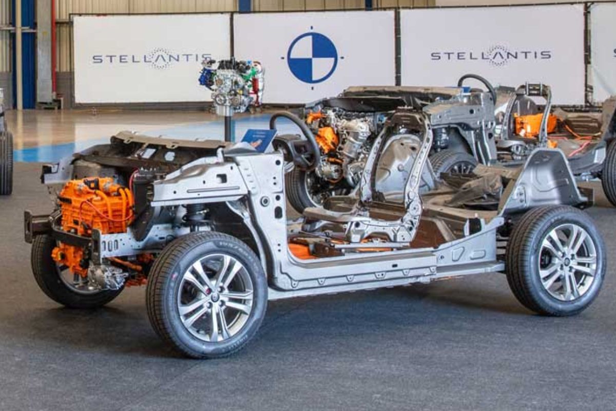 Stellantis e o novo motor a etanol puro brasileiro: rumo a 30 km/l e força turbo! Veja como essa tecnologia pode desafiar os elétricos no Brasil.