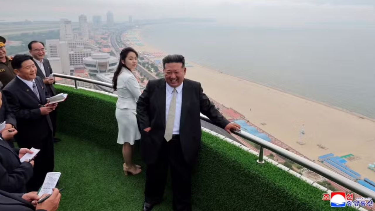Inaugurado por Kim Jong-un en Wonsan Kalma, el nuevo parque temático de Corea del Norte es un gran complejo acuático con piscinas y toboganes, cuyo acceso, por ahora, es exclusivo para los ciudadanos del país. Foto: Divulgación/KCNA