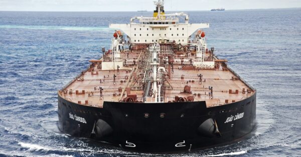 O petroleiro de 274 metros e 157 mil toneladas.