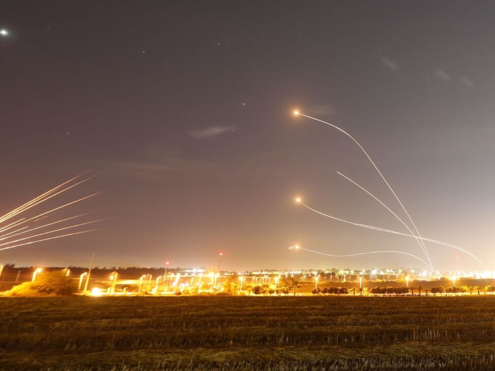 El sistema de defensa Domo de Hierro de Israel, que calcula la trayectoria de cohetes y lanza interceptores en segundos