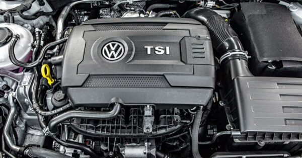 O verdadeiro sedan esportivo da Volkswagen: por que o Jetta 2.0 TSI virou um órfão cobiçado?
