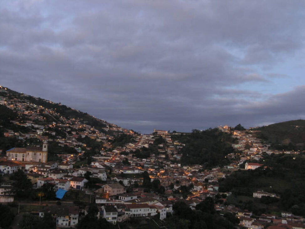 Vista nocturna de Ouro Preto