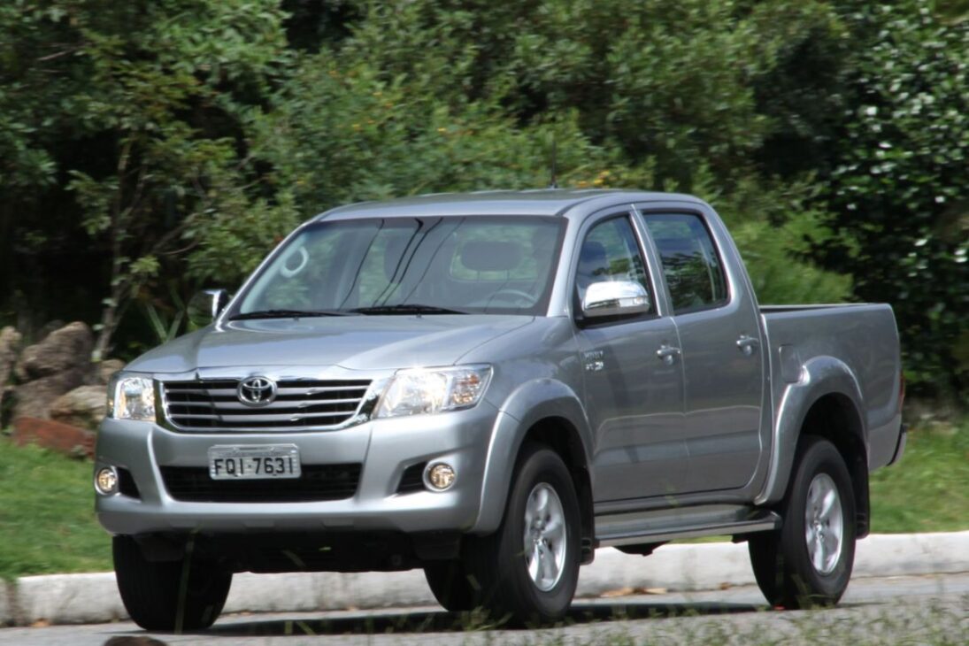 La versión SRV 2015 manual se convirtió en un "unicórnio" porque fue la última en ofrecer "lo mejor de todo" sin sacrificios. Quien quisiera un cambio manual en 2016 tendría que renunciar a los asientos de cuero, al aire digital y, principalmente, a los importantes controles de estabilidad y tracción.