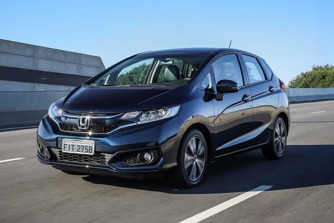 El desempeño del Honda Fit en el mercado de seminuevos es impresionante. Incluso años después de salir de línea, mantiene su valor de forma ejemplar, y en algunos casos, los precios incluso han subido. Este rendimiento fue reconocido con el premio "Sello Mayor Valor de Rev venta" en diversas ocasiones.