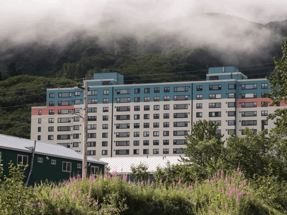 Só nesta cidade no planeta quase todos os seus habitantes vivem e trabalham sob o mesmo teto