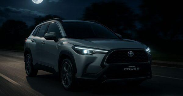 O Toyota Corolla Cross, SUV econômico, com híbrido que faz 17,8 km/l e versão 2.0 que alcança 11,7 km/l na cidade