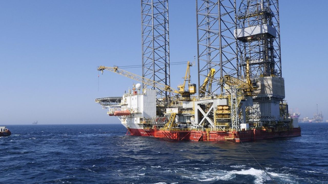 Trump exige preços baixos do Petróleo e pressiona por mais perfuração