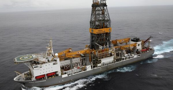 Um colosso flutuante de 228 metros: o navio-sonda que desafia o fundo do mar brasileiro com perfurações de até 12 mil metros no pré-sal
