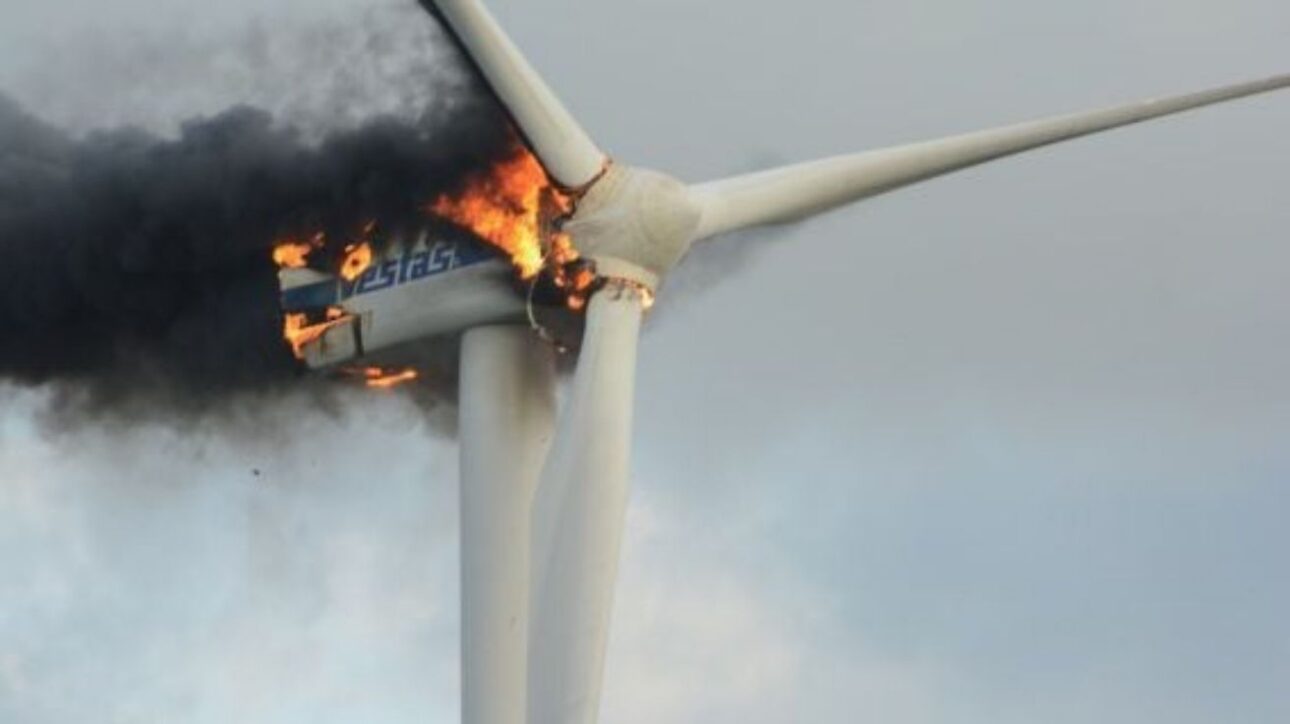 foto real da turbina eólica tomada pelo fogo