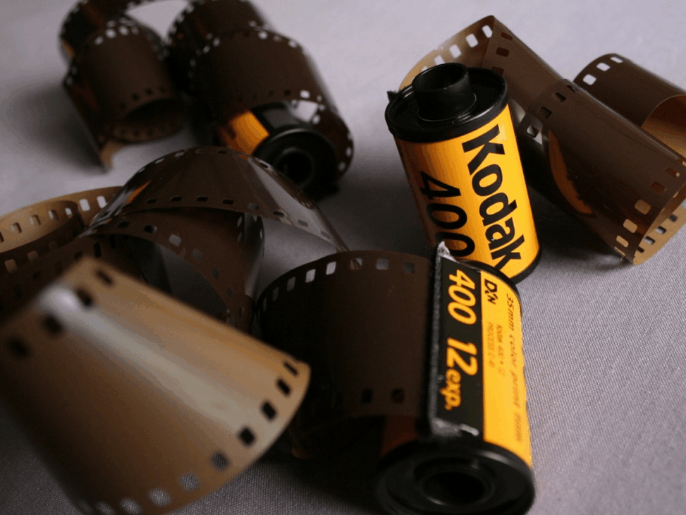 La revolución de Kodak: de gigante de la fotografía a ejemplo de quiebra. Conozca los errores, lecciones y giros de esta historia real y sorprendente.