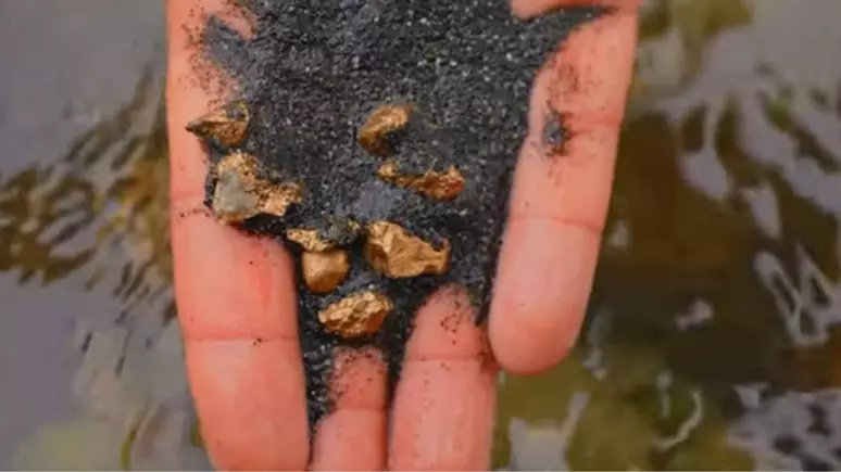 Más de 64 toneladas de oro descubiertas en el Río Indo generan carrera ilegal y pueden transformar la economía de Pakistán para siempre.