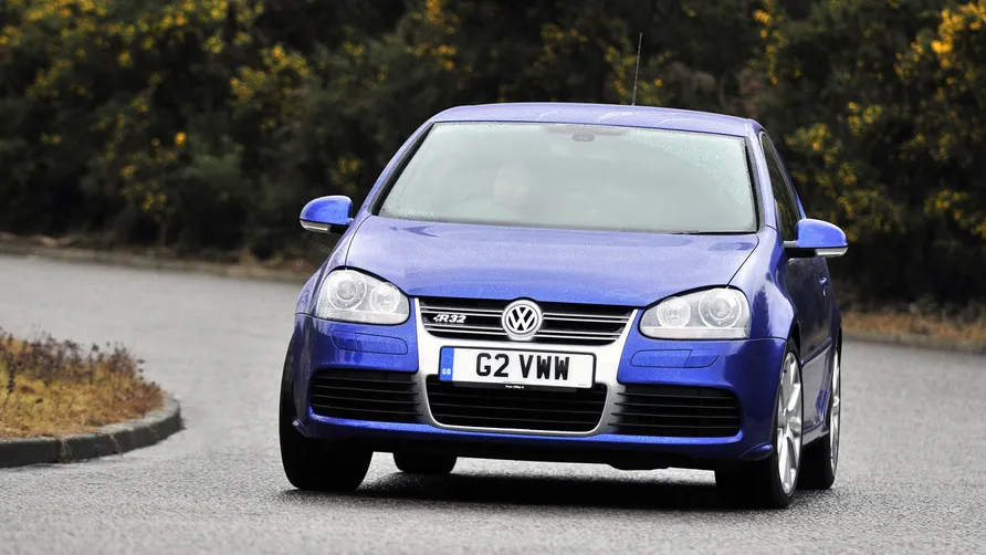 CEO de Bugatti sorprende al conducir un raro Golf R32. Una mezcla única de tradición, potencia y pasión que va más allá de los hipercarros. (Imagen/ divulgación)